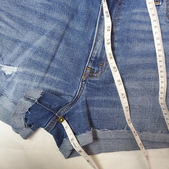 BNWT ⭐️ Abercrombie & Fitch High Rise Shorts Size 32/14. - Picture 5 of 10